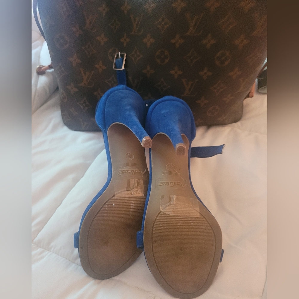 Heel - Picture 2 of 2